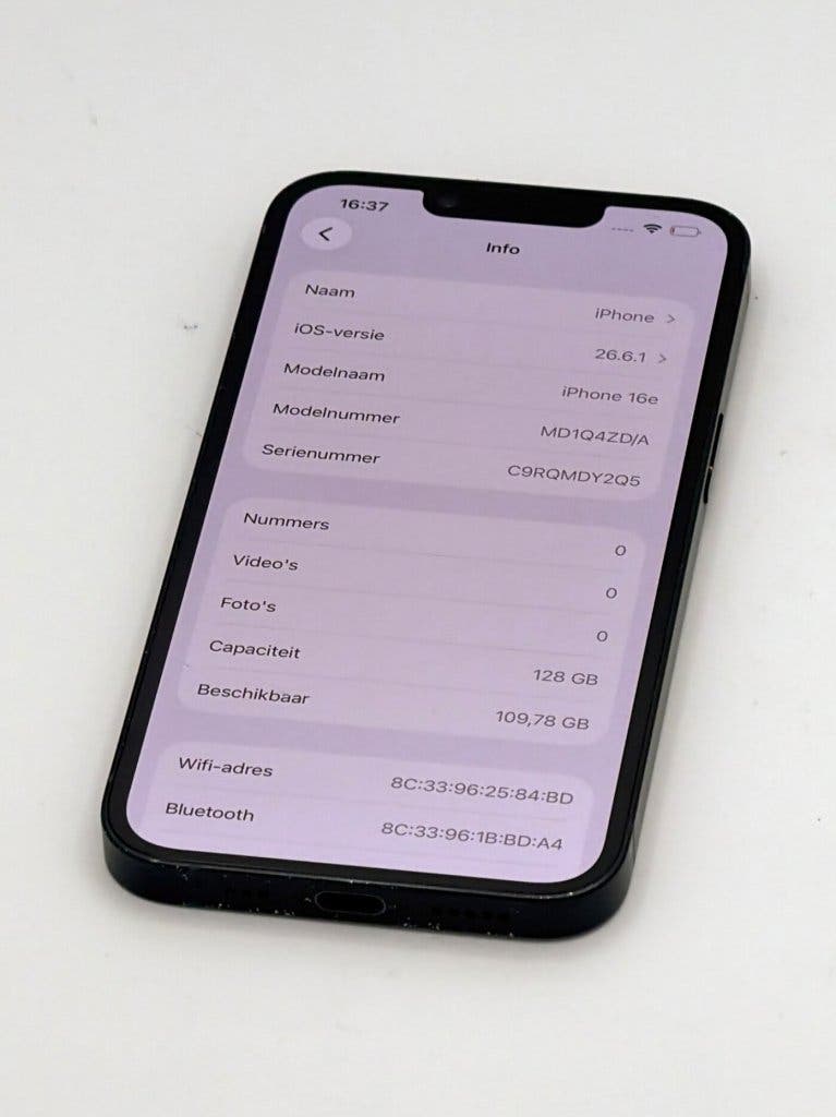 Zeer Nette iPhone 16e Black 128GB, met 93% batterijconditie, foto 2